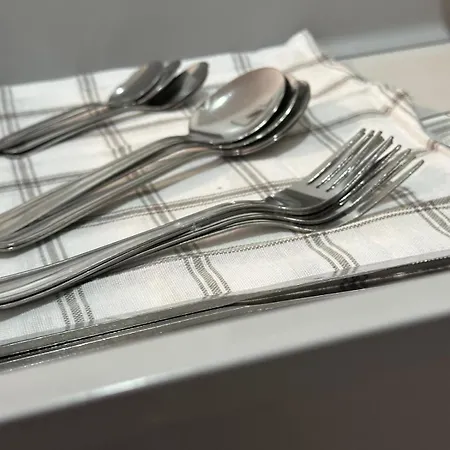 Shm Stays Ensuite Rooms Great For Long Term Stays & Short Stays 15 Min Drive To City Centre & Airport 5 Min Walk To Shops And Train Station 10 Mins To High Street Birmingham Exterior photo