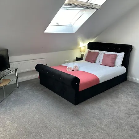 Shm Stays Ensuite Rooms Great For Long Term Stays & Short Stays 15 Min Drive To City Centre & Airport 5 Min Walk To Shops And Train Station 10 Mins To High Street Birmingham Exterior photo