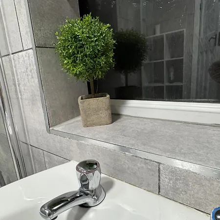 Shm Stays Ensuite Rooms Great For Long Term Stays & Short Stays 15 Min Drive To City Centre & Airport 5 Min Walk To Shops And Train Station 10 Mins To High Street Birmingham Room photo
