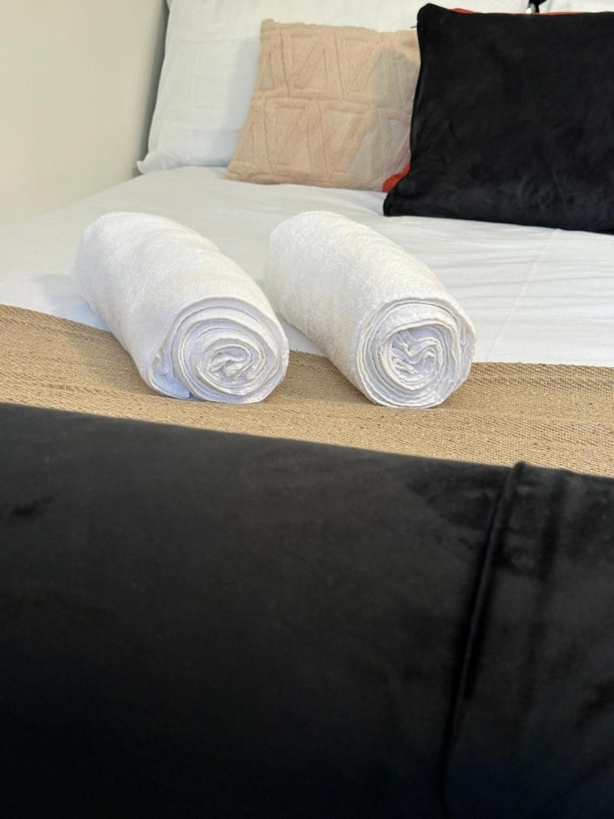 Shm Ensuite Great For Long Term & Short 15 Min Drive To Centre & Airport 5 Min Walk To Shops And Train Station 10 Mins To High Street * Birmingham