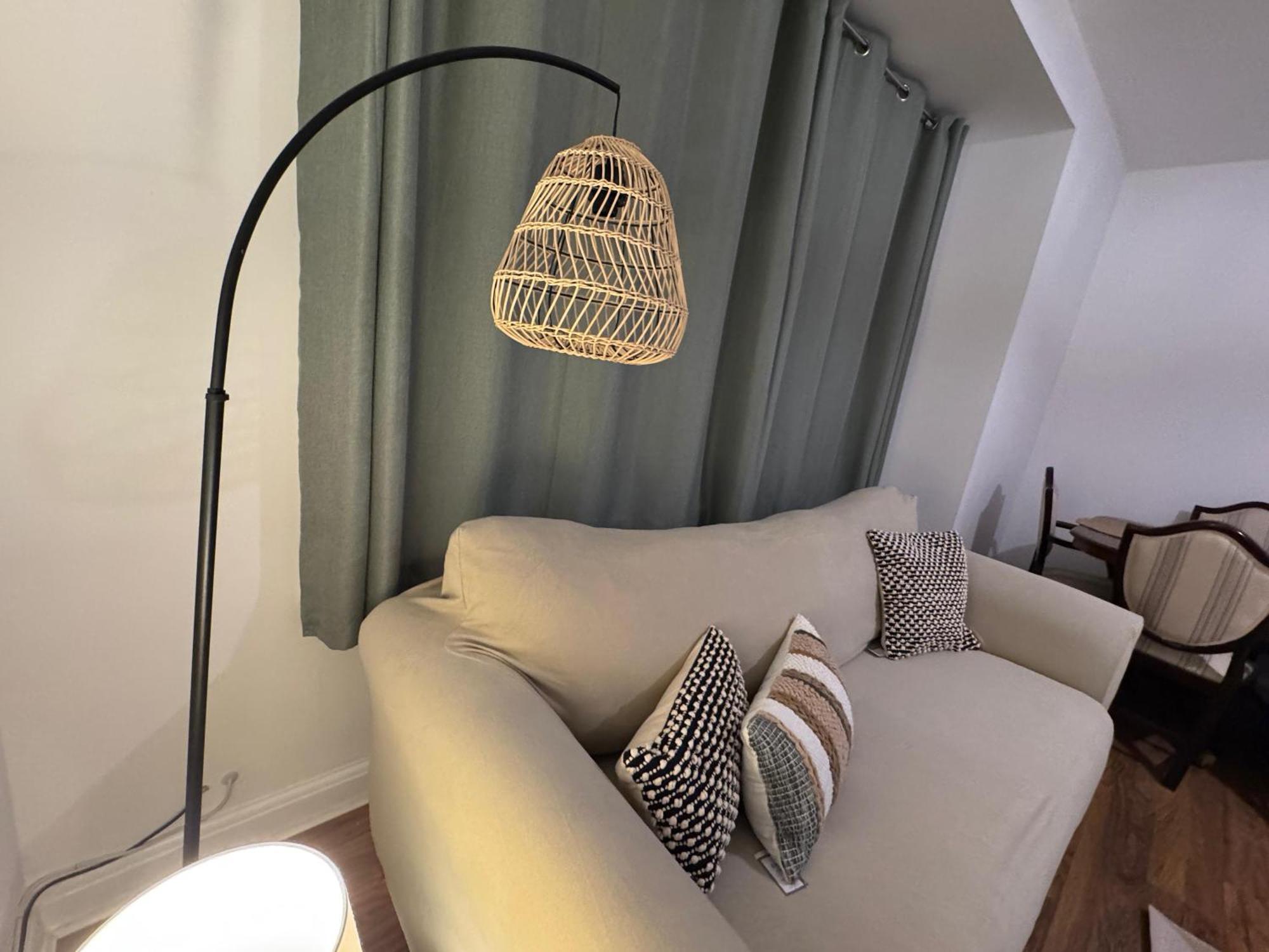 Apartment Shm Ensuite Great For Long Term & Short 15 Min Drive To Centre & Airport 5 Min Walk To Shops And Train Station 10 Mins To High Street *