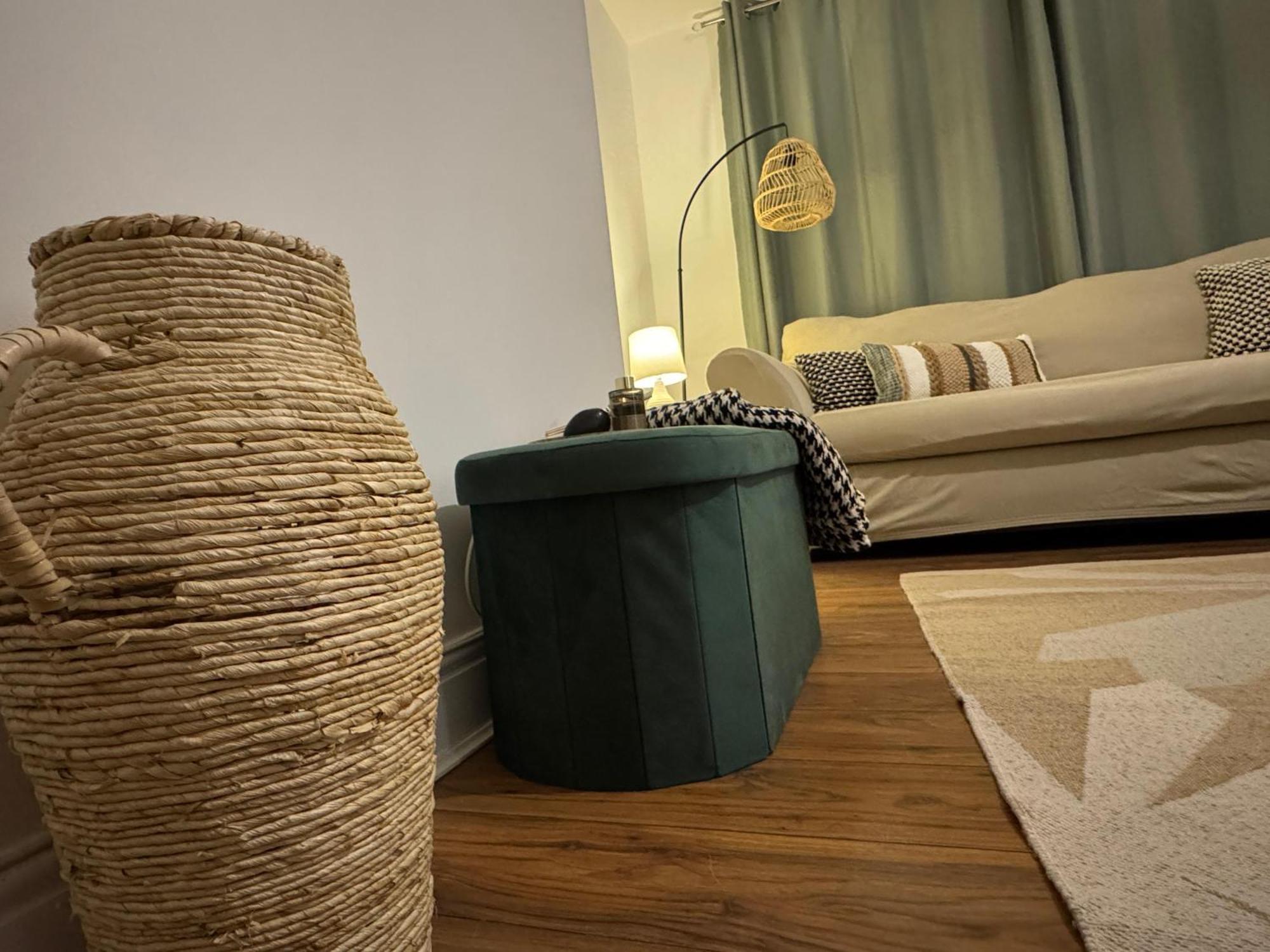 Apartment Shm Ensuite Great For Long Term & Short 15 Min Drive To Centre & Airport 5 Min Walk To Shops And Train Station 10 Mins To High Street